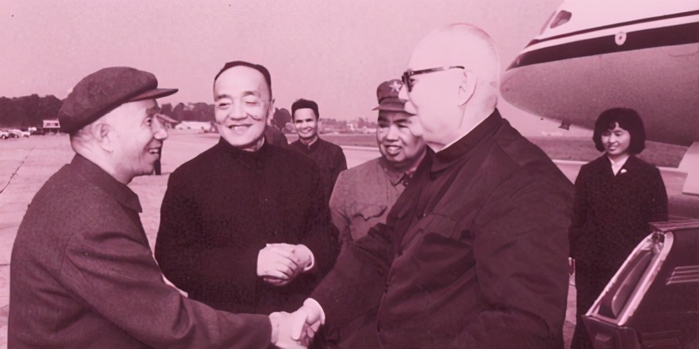 叶帅送粟裕出大门，望其背影大加称赞，此前从