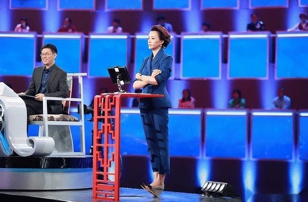 倪妮换平底鞋下班，宋茜脚趾外翻，女明星穿高跟鞋也是一部血泪史