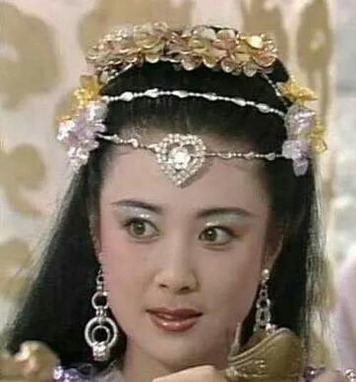 “最美妲己”傅艺伟：25岁爆红后息影经商败光家