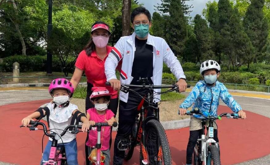 郭晶晶抵达东京！霍启刚深情发文：我会照顾好小孩，支持国家队