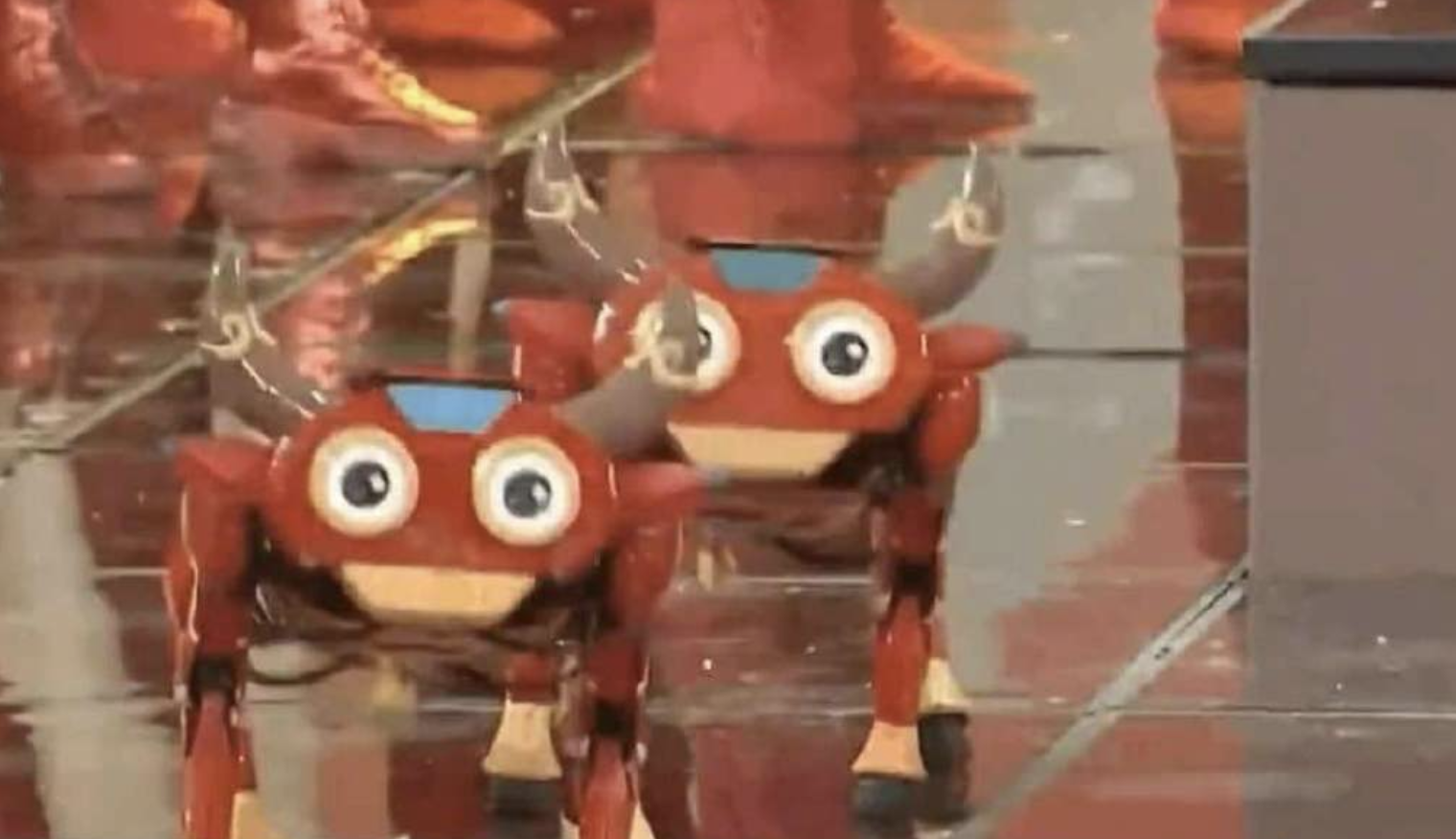 霍思燕晒儿子吃雪糕，嗯哼近期瘦出瓜子脸，网友直呼越来越像杜江