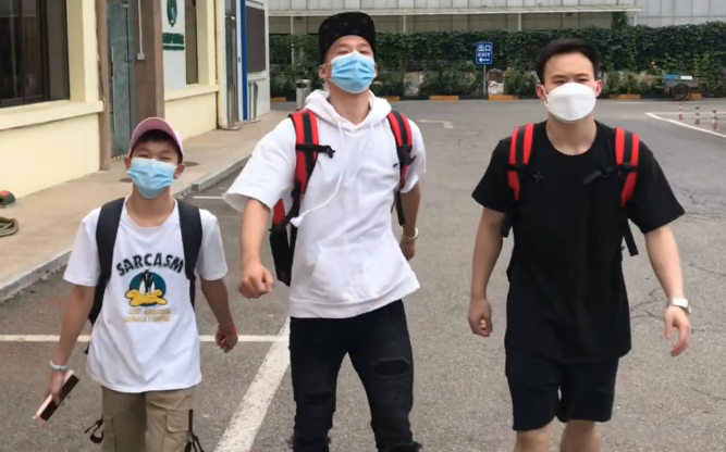 陈艾森带全红婵游玩，女友低调同行！没有秀恩爱抢镜，颜值很高