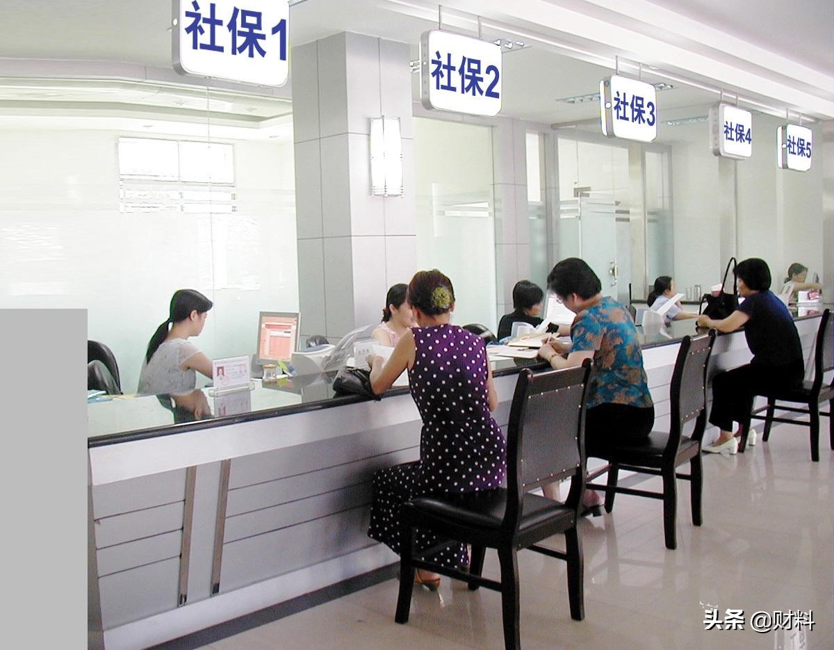 2021年社保补贴，男50岁女40岁，符合条件就能领一笔钱