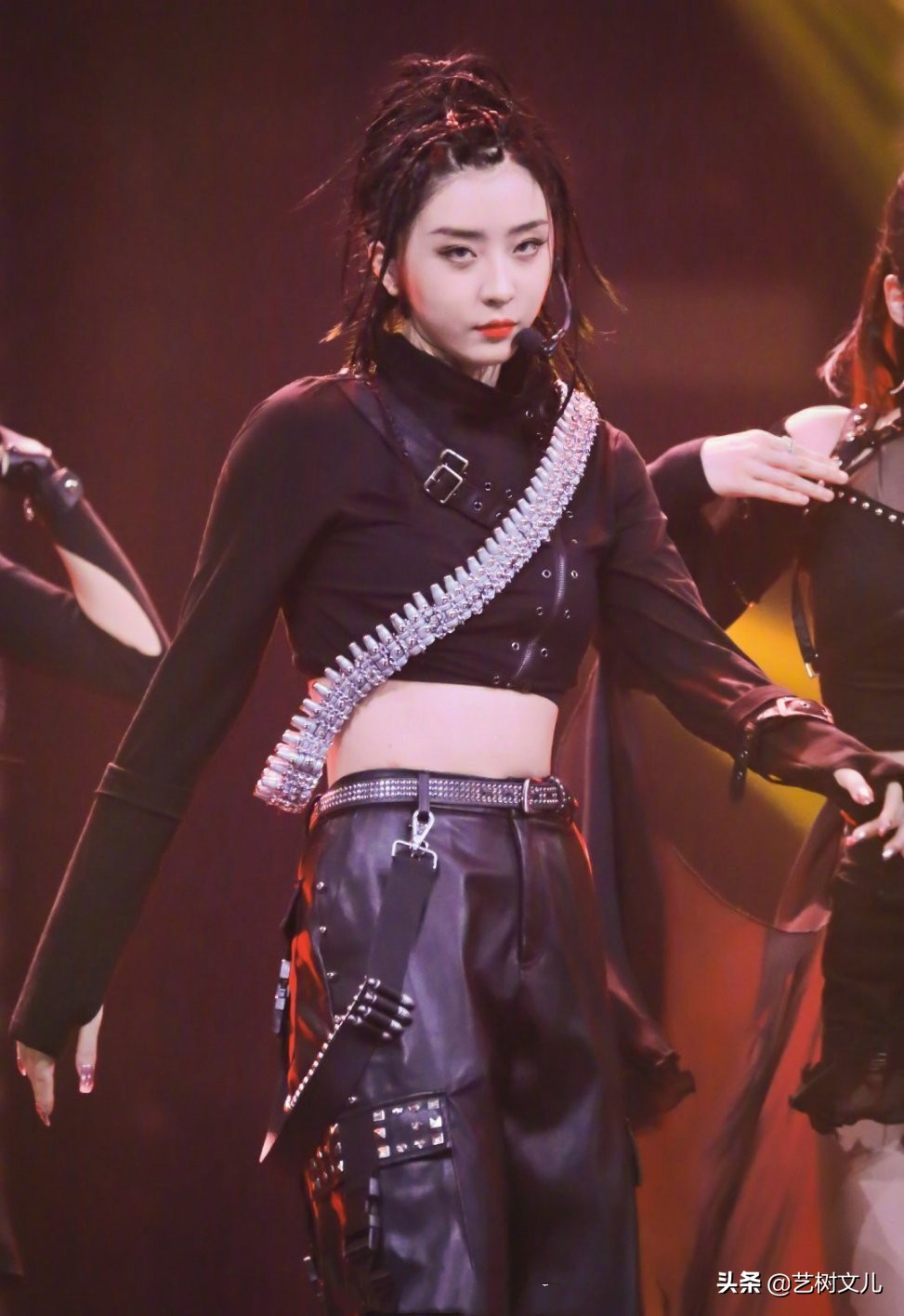 被一众明星打call，妈妈穿7000块上衣，赵小棠出道