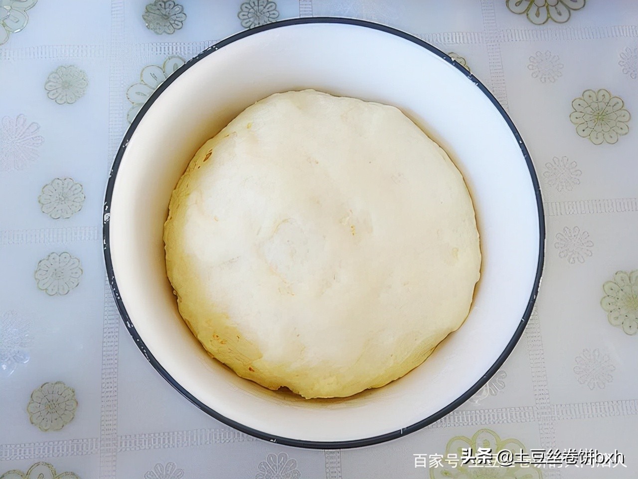 秋天，这馅做包子就水煎，暄软焦脆又营养，几天不吃就馋得慌