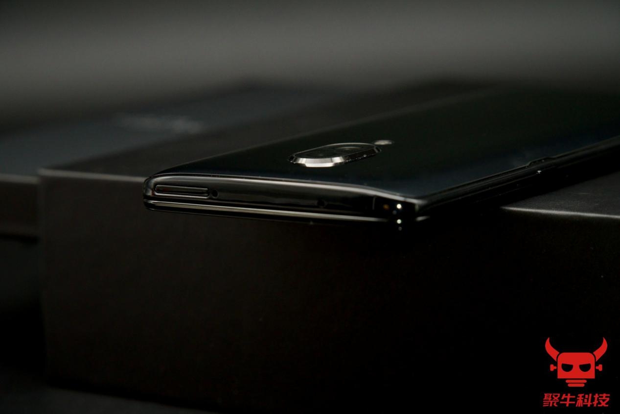 屏占比超过95%的屏下指纹手机 滑盖屏旗舰联想Z5 Pro评测
