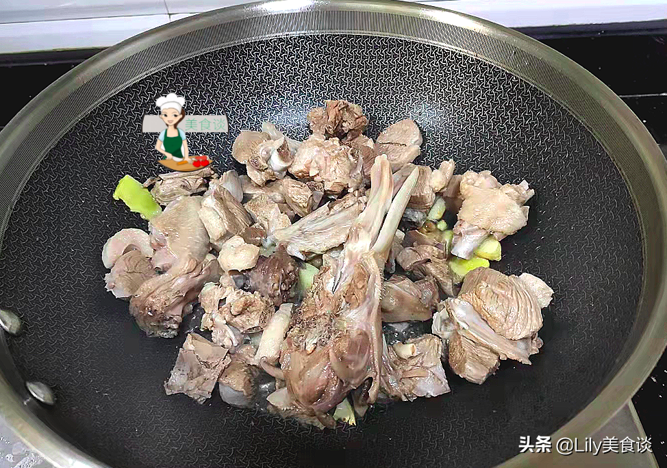 秋天，吃猪肉不如吃它，加芋头焖一锅真香，营养不上火，别不懂吃