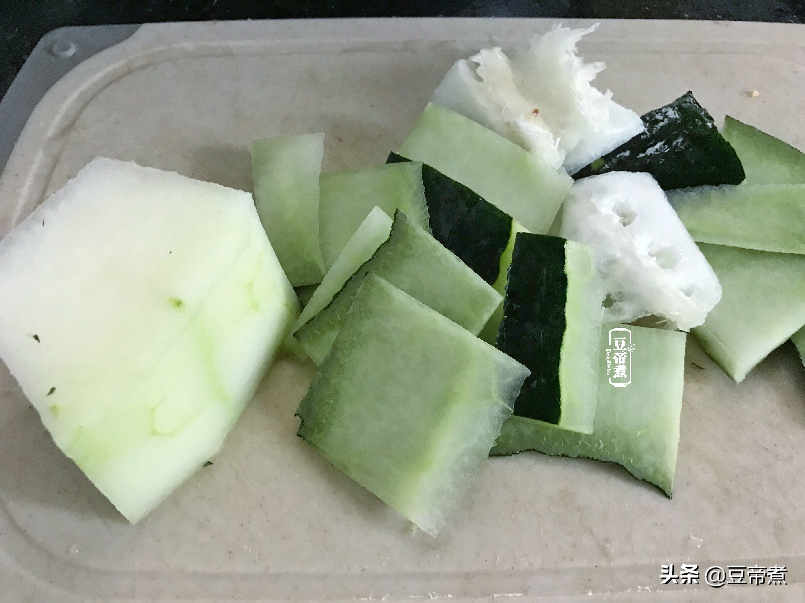 夏天可以常做的一道汤，汤清味美特好吃，吃过一次就忘不了