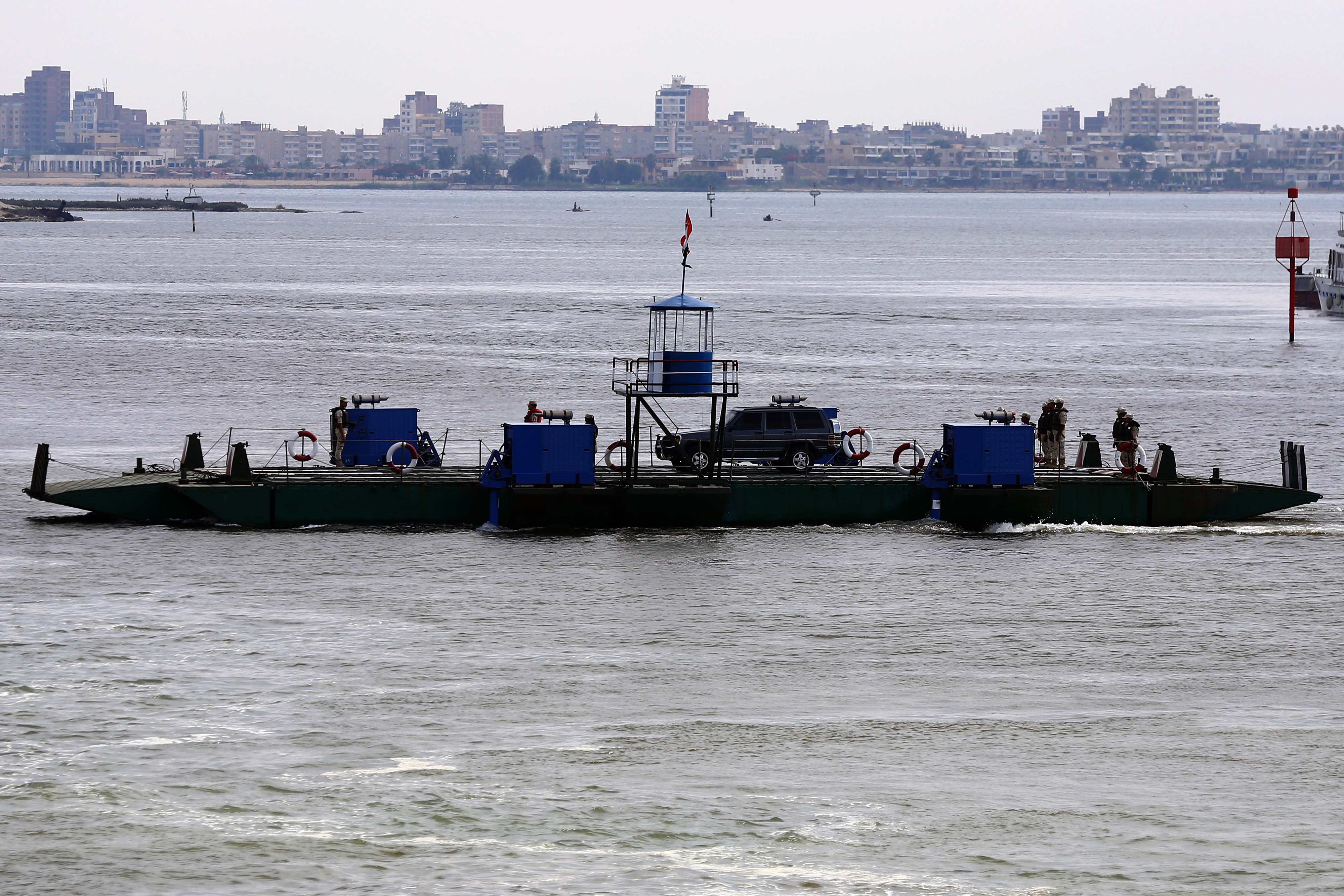 蘇伊士運河通航這麽多年，經常性擁堵，為什麽不再次挖深、挖寬？