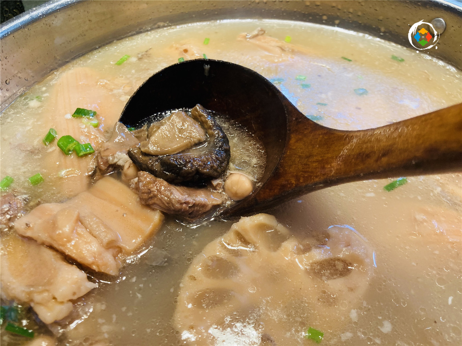 重庆人吃一顿团圆饭有多少道菜？20才刚刚起步，每一道都有特色