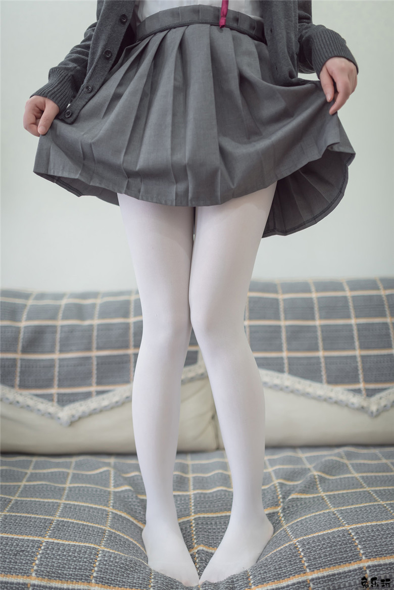 纯洁的JK白丝美腿