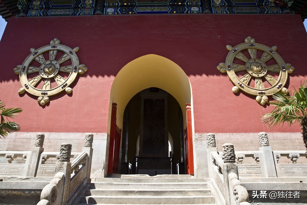 小布达拉宫，是大清初期前所未有的全国民族大团结的象征