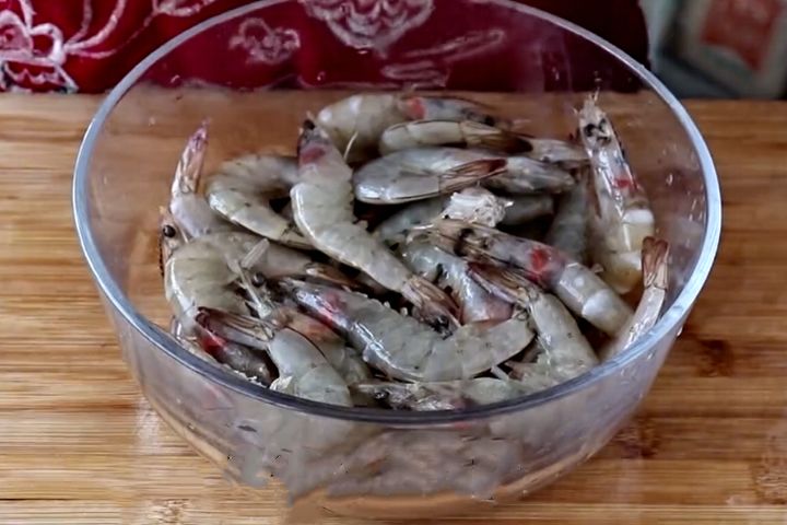 干锅虾怎么做最好吃，配方和做法告诉你，香辣可口又鲜香，解馋