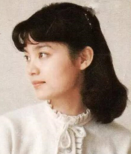 “悲情女皇”潘虹新剧开播，66岁的她至今单身无