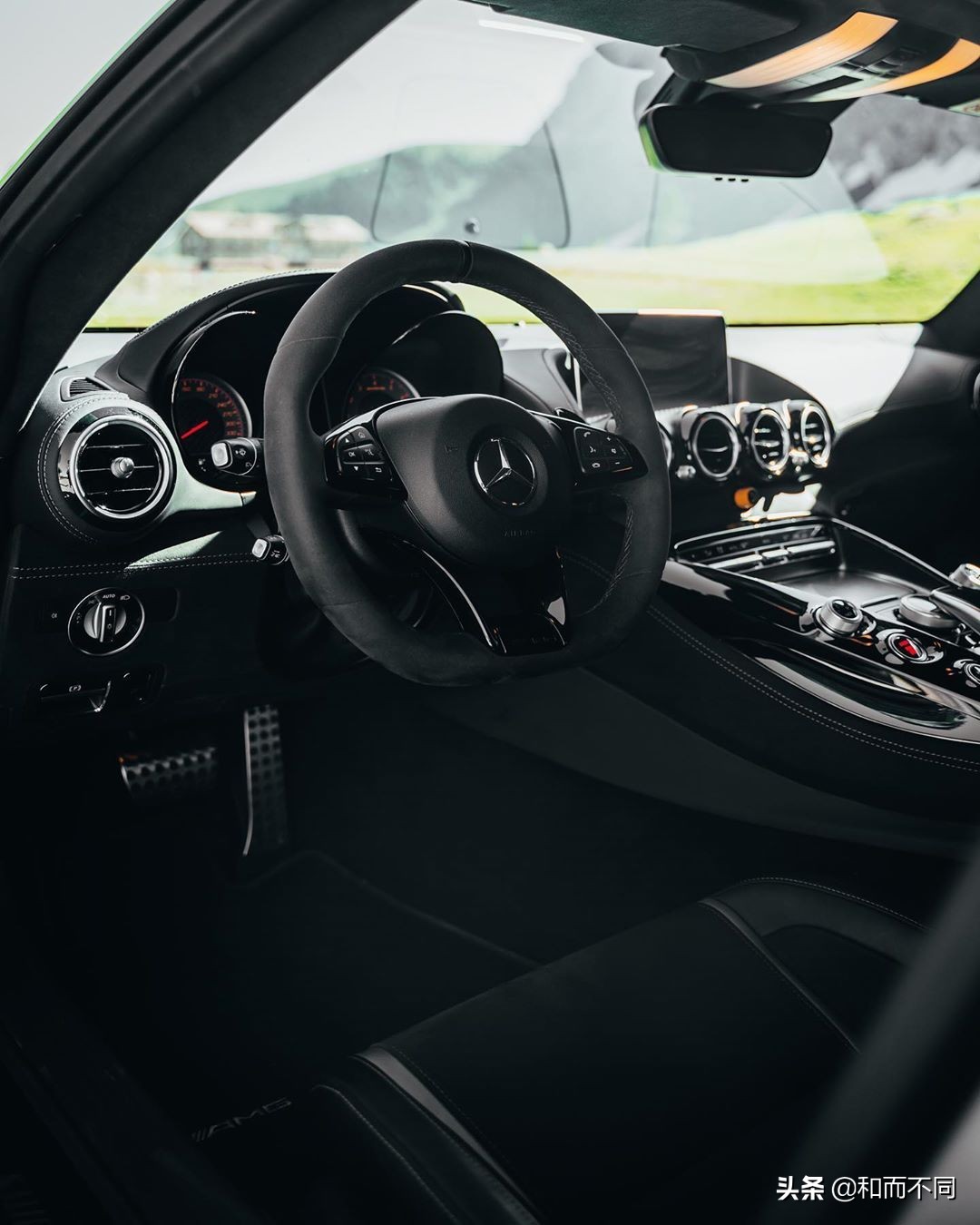 奔驰AMG GT-R绿魔诱惑，这颜色真TM像极了爱情