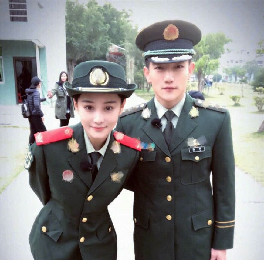 与李晨分手后狂骂范冰冰，摇身一变成为军嫂，