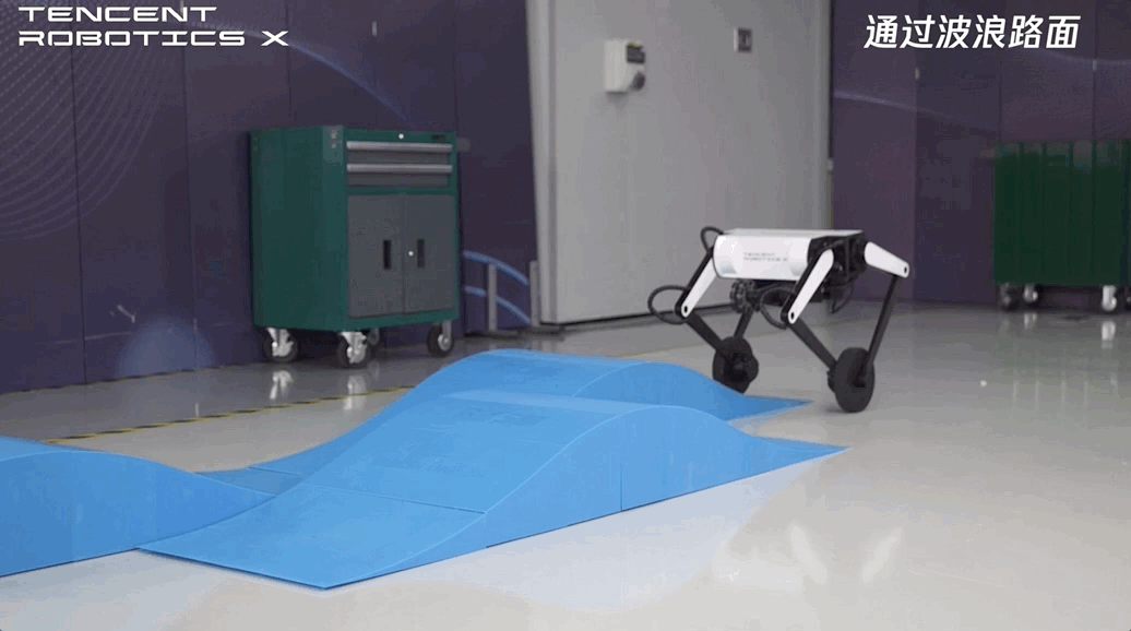鵝廠機(jī)器人“穿著”輪滑鞋大玩前空翻，連人都不敢輕易嘗試