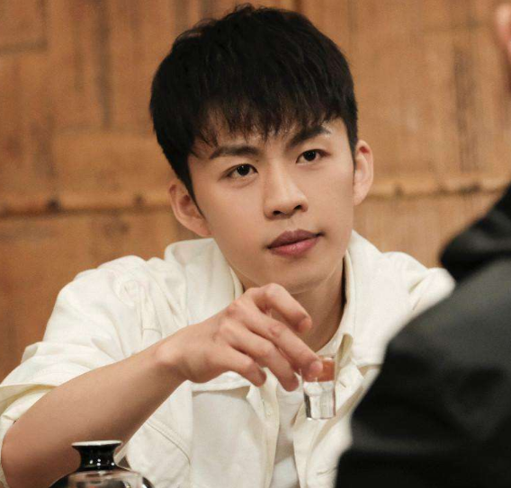 观众因热巴8个月没戏拍着急，她时隔一年再演女