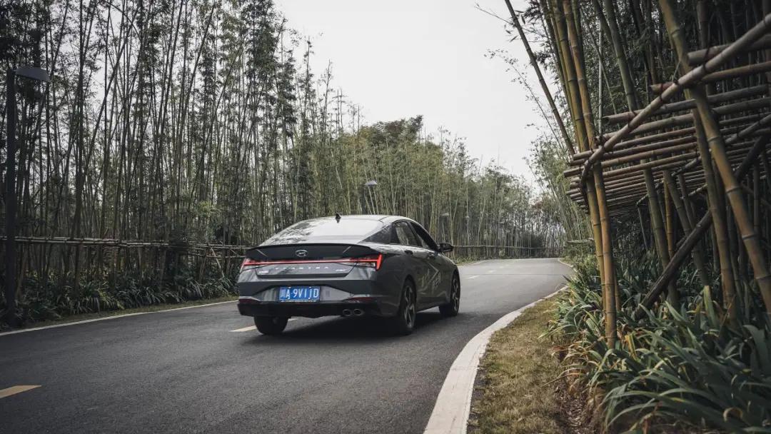 轴距2730mm、价格不到10万，这台韩系车值不值得买？