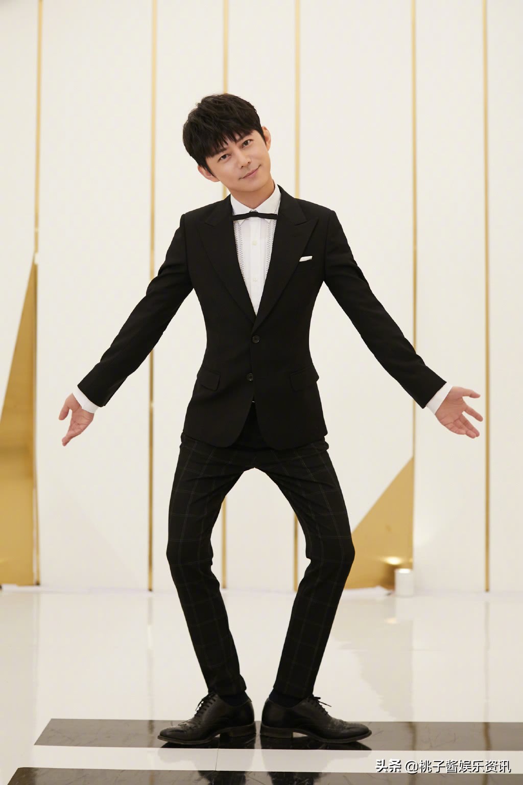 杨幂魏大勋恋情实锤后罕见默契，同时发文为何炅庆生