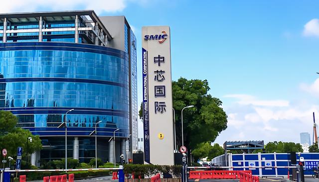 ASML赴美已成定局，央视抛出王炸，国产光刻机取得关键突破