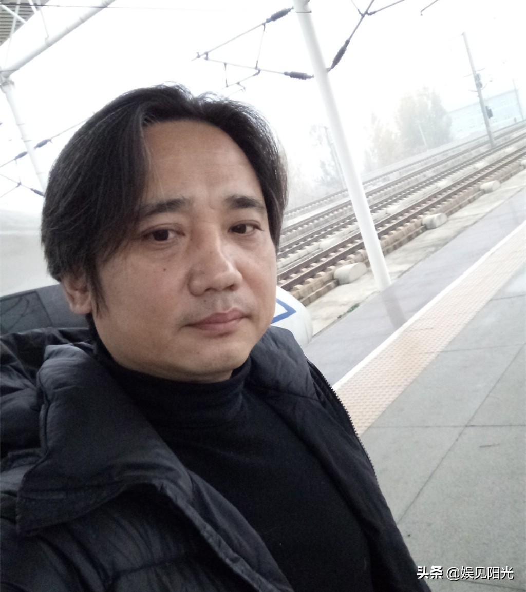 岳云鹏520表白孙越，妻子带头调侃，却都没注意岳云鹏发文的原因
