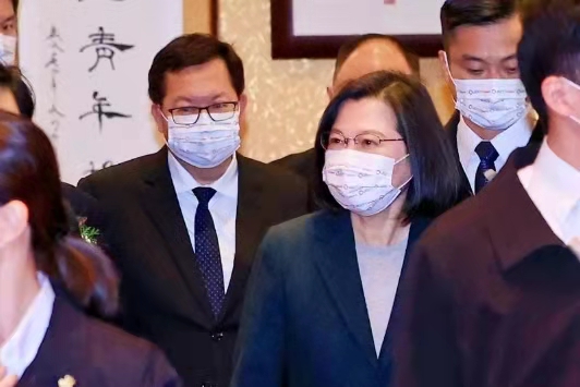 跟蔡英文同台被問及2024接班問題，鄭文燦：別歪到政治