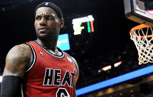 2013年的詹姆斯有多强？央视都发问“地球人里谁