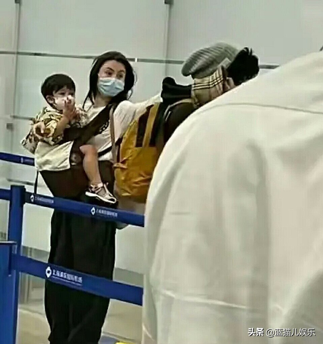 张柏芝三胎儿子有多帅？与谢振南共用一张脸，口罩都难挡他的帅气