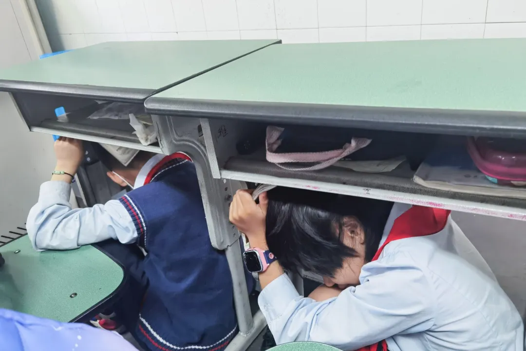 扎实演练 守护平安——双流区公兴小学2020年防震避险应急演练