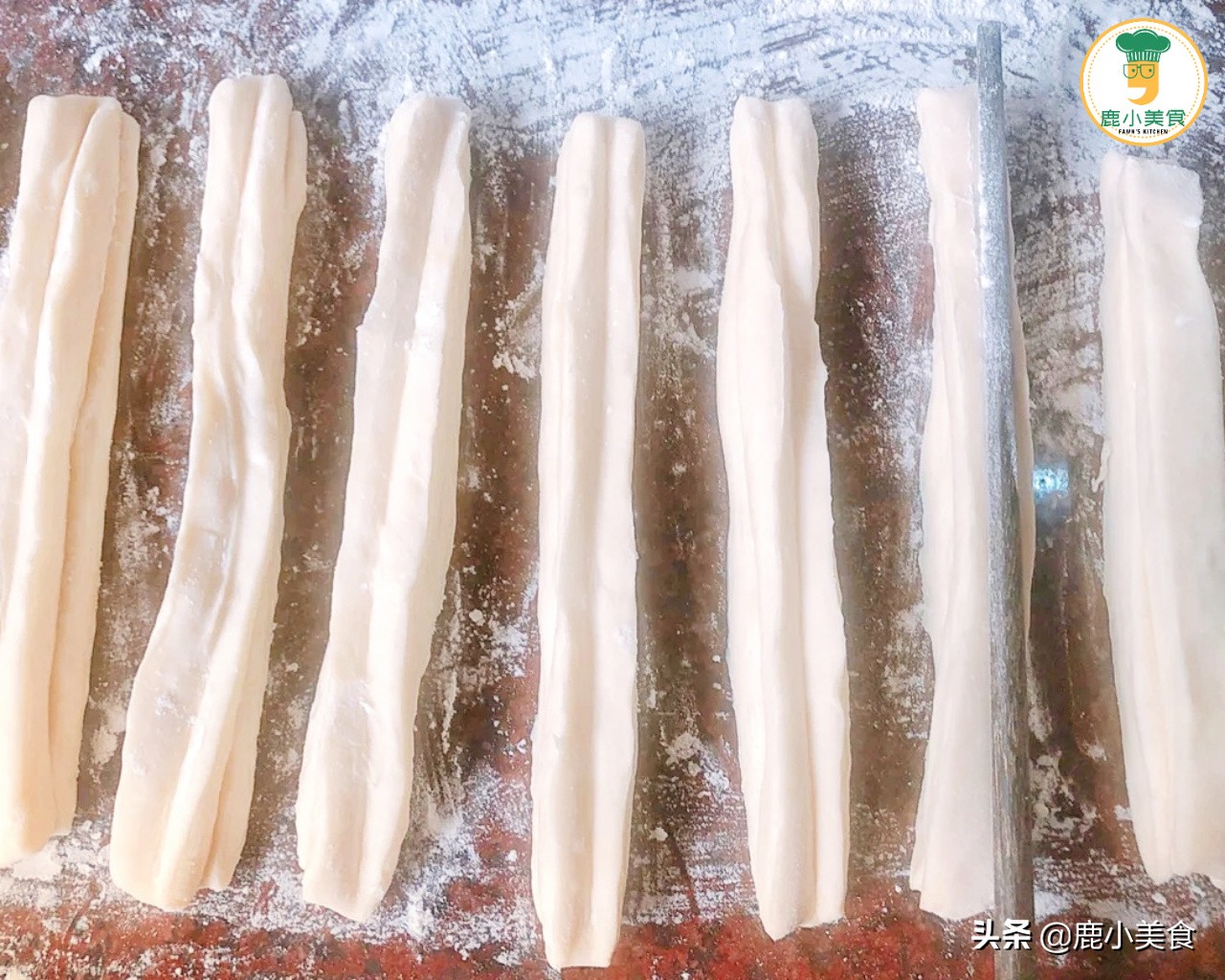 春節早餐怎能少了炸油條，牢記3個竅門，油條酥脆蓬鬆，美味滿足