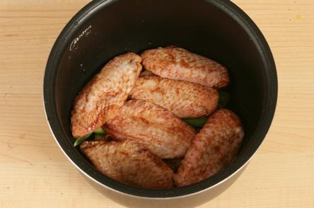 图片[4]-电饭锅鸡翅的做法步骤图 姥姥做鸡翅不用炒锅一个电饭煲就可以-起舞食谱网