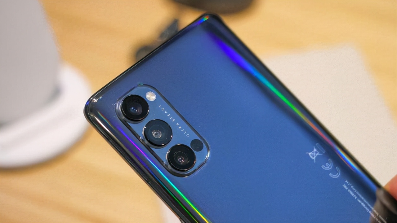 從3799元跌至2399元，65W閃充+視頻防抖，從高端市場跌至中端市場