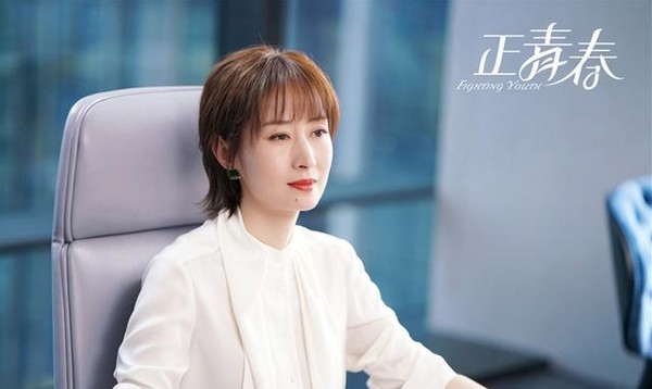 Looked " green " , just discover Yan Tao wear build and hyperbole earring, it is duty field female advocate edge tool