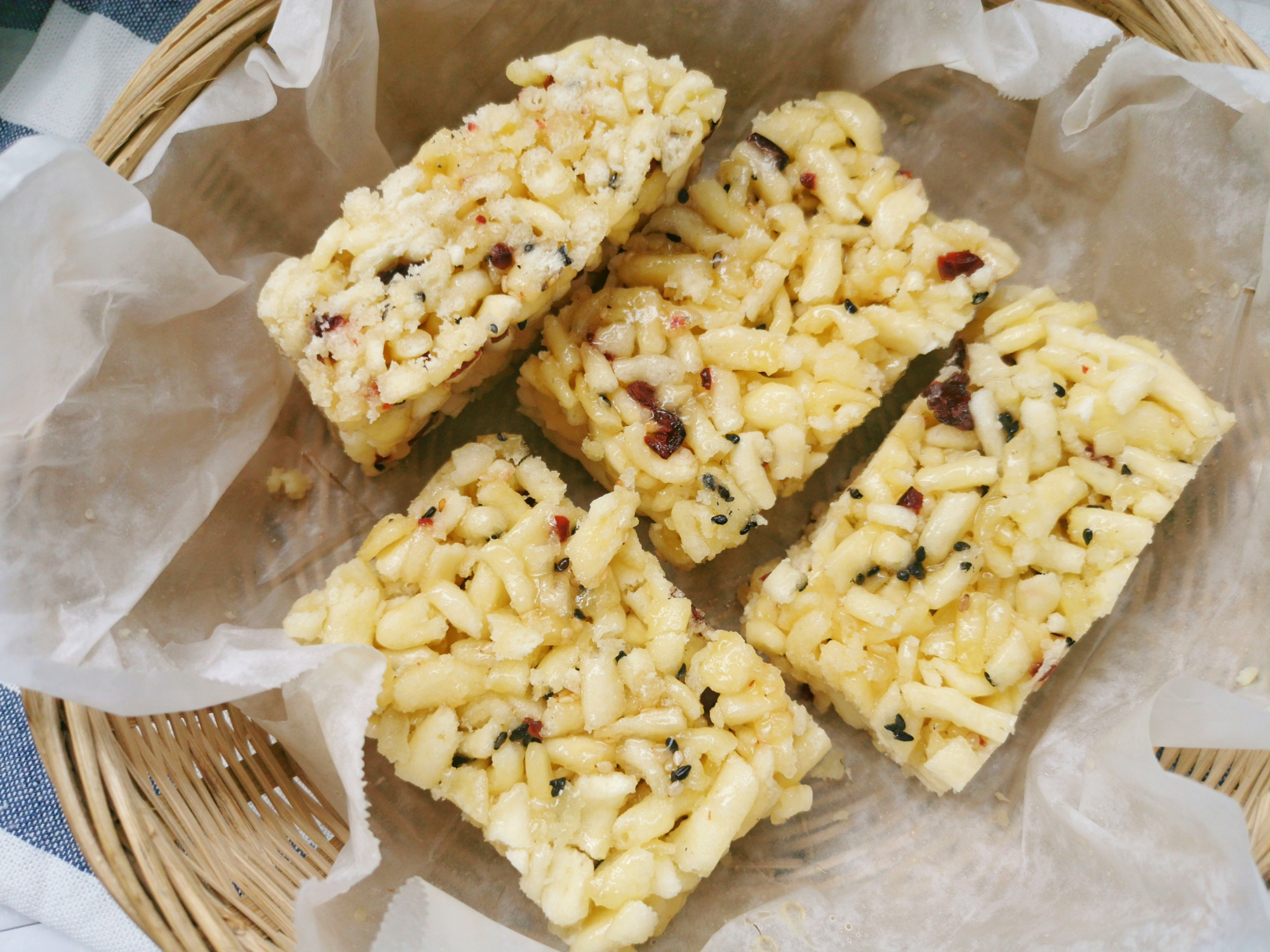 1碗面粉，3个鸡蛋，在家也能做沙琪玛，香甜绵软，没有添加剂