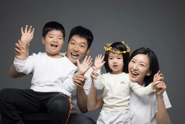 离婚8年，凌潇肃夫妇再撕姚晨：10年拉锯战，3个
