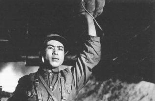 杨庆兰：17岁从战场背回一名重伤员，解放后，开