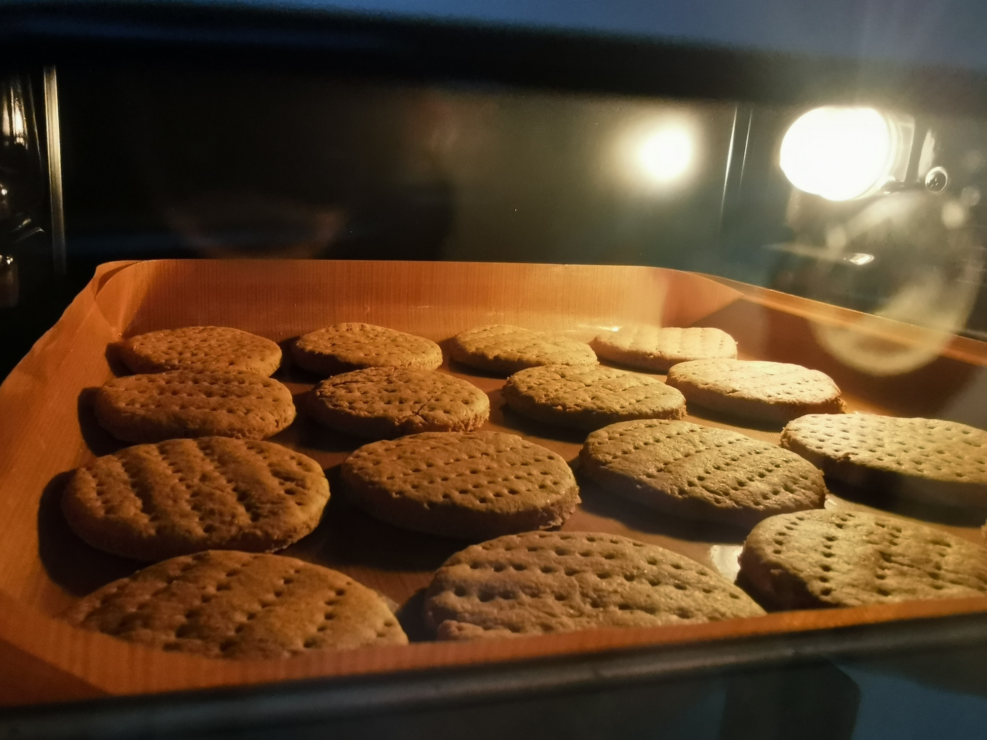 減脂期多吃黑全麥，做成零食營養抗餓還解饞，酥脆不干硬，特省事