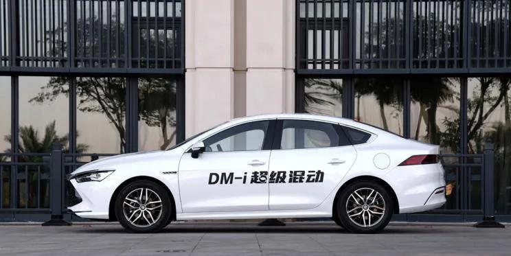 比亚迪秦 PLUS DM-i上市 丰田双擎尴尬了