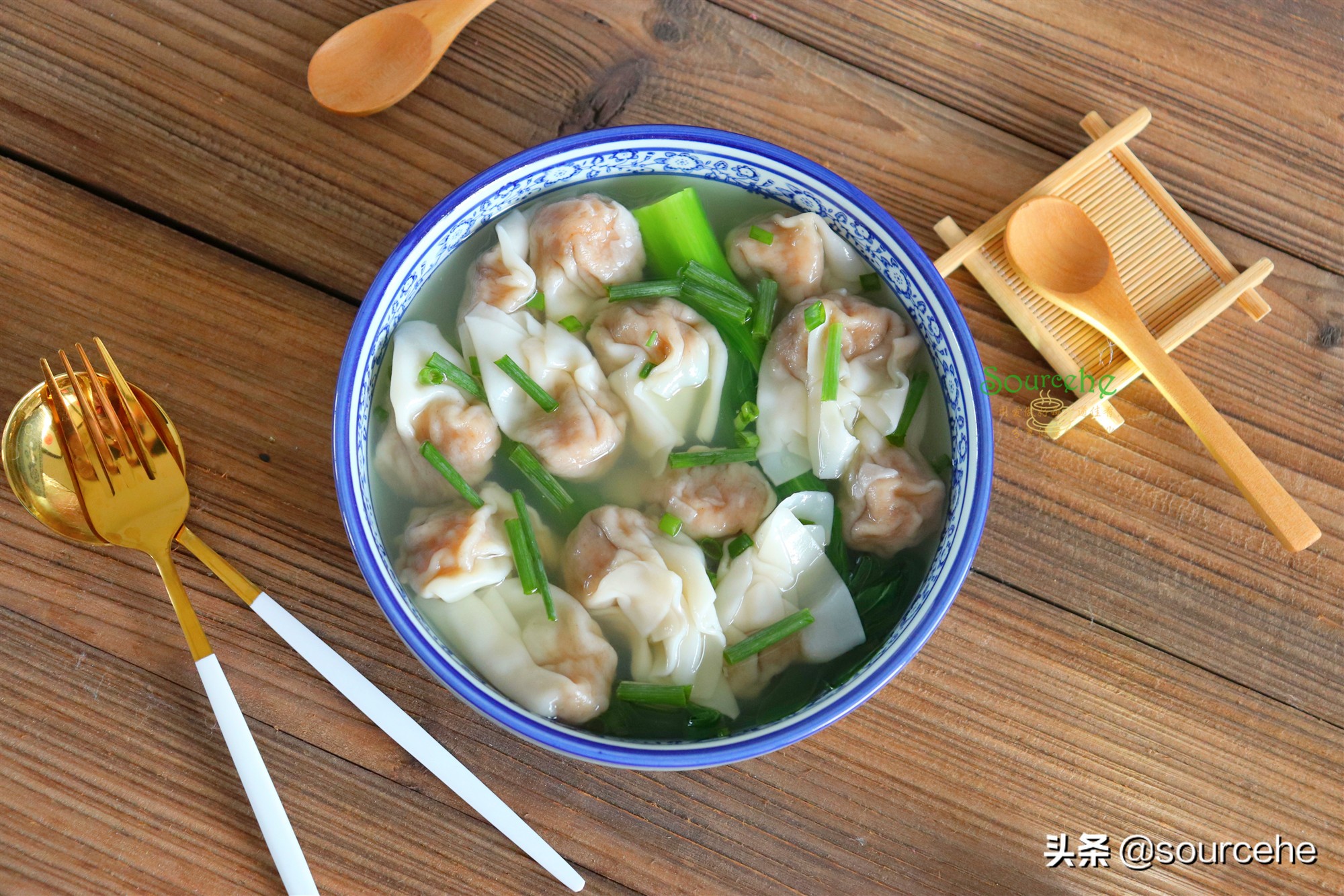 煮速凍雲吞時多加一步，煮出的雲吞跟現包的一樣，鮮香不破皮