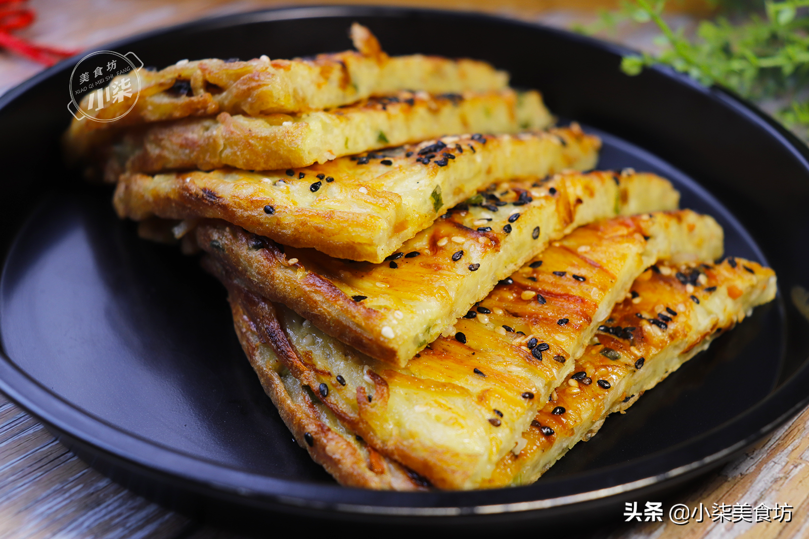 土豆絲別炒著吃了，打入2個雞蛋，5分鐘解決全家人早餐，太香了