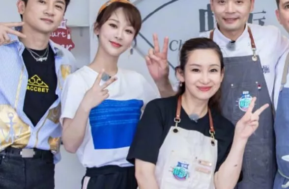 娱乐圈塑料姐妹情:钱可以一起挣,饭可以一起吃,但老娘必须最美