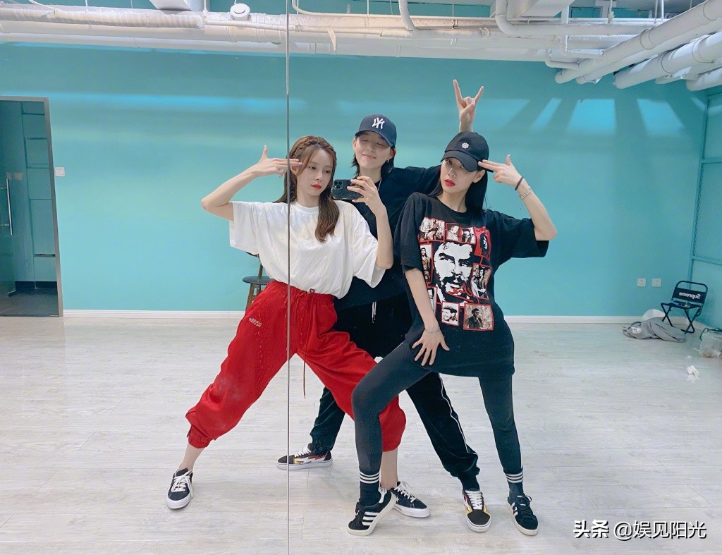 直播带货渐入佳境，李湘：我们才是乘风破浪的姐姐