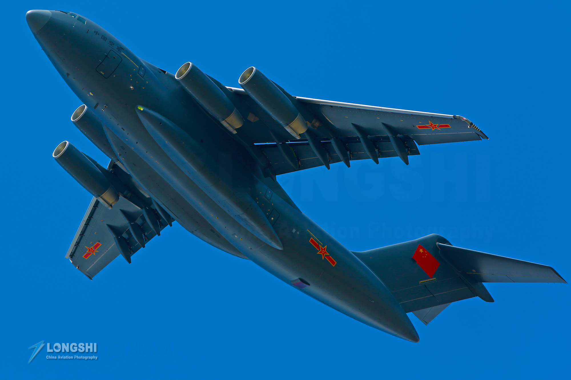 战略重器再次飞赴海外，运20首次抵达中亚，跨越洲际仅有一步之遥