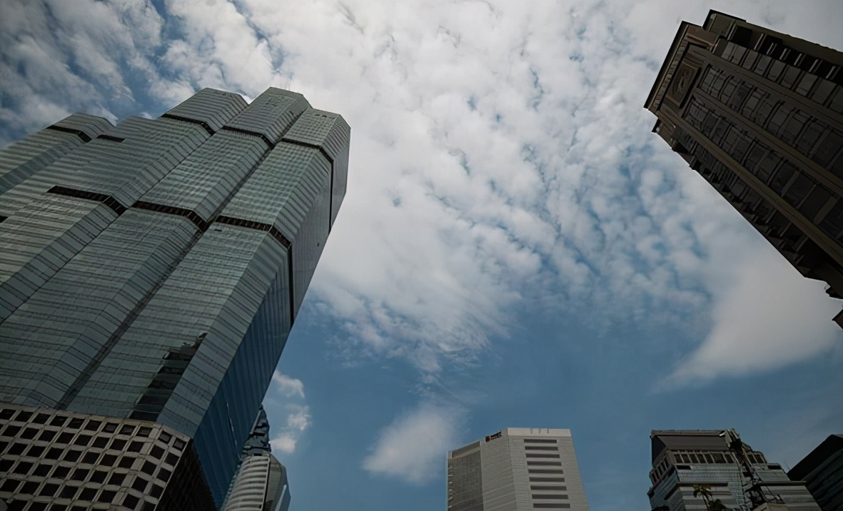 2021年，“咬牙买房”还是“尽快卖房”房地产商