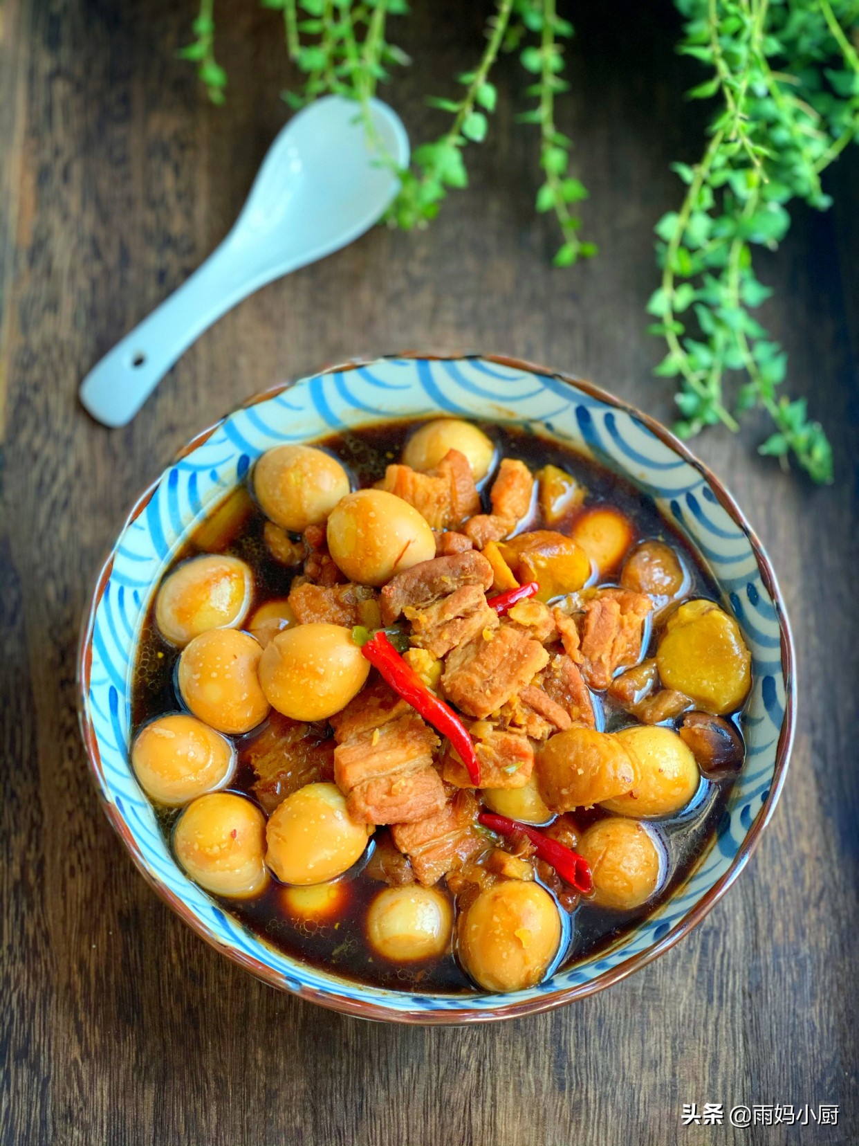 元旦团圆必做的炖菜，鲜香入味的五花肉炖鹌鹑蛋，美味滋补超下饭