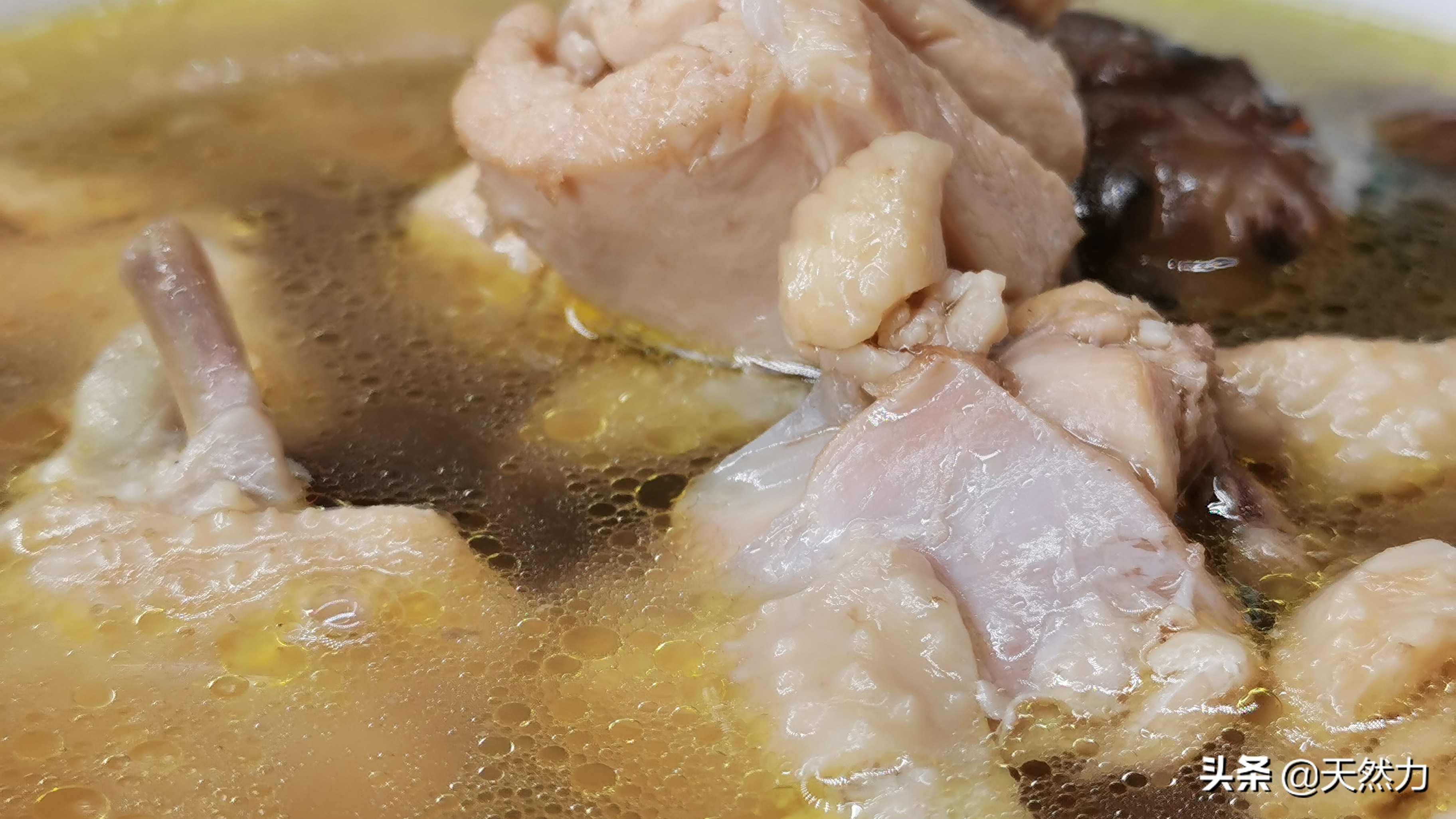 What ingredients are in the chicken soup are delicious and nourishing