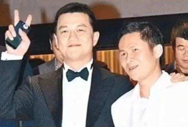 负债四千万又如何？李亚鹏的豪华人脉圈，连杨丽萍都只是其中一角