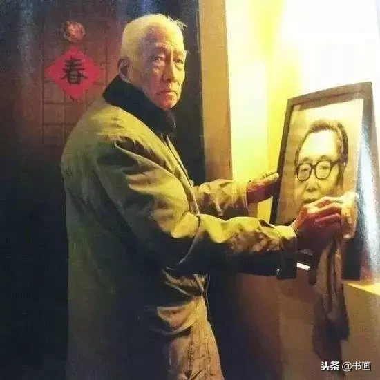 94岁的老人,画了18本画册纪念亡妻,感动世界