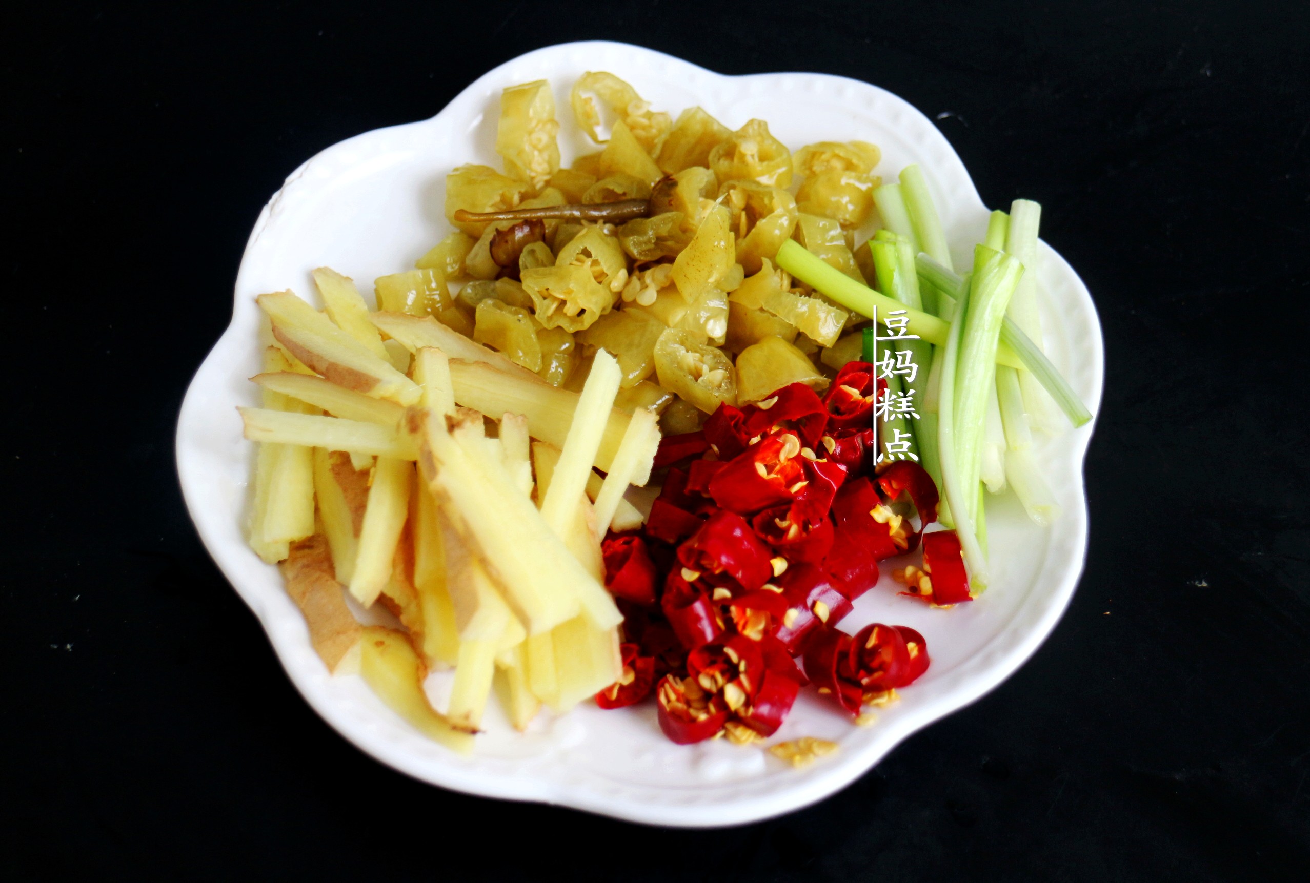 天越冷，我越喜歡這樣吃豆腐，隨便一燉，入口爆汁